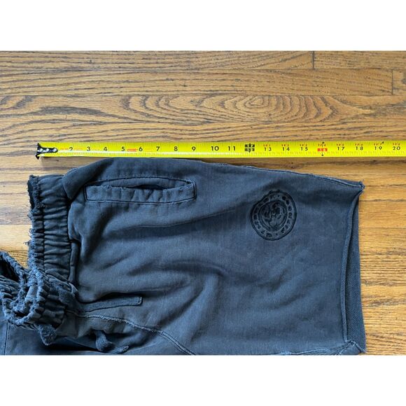 GYMSHARK Gray Distressed Gym Shark Sport Active Running Shorts  Mens Size Medium - Picture 9 of 9